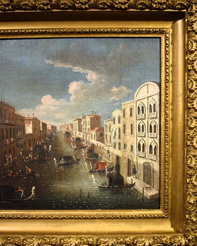 Venezia, sfilata di gondole sul canale